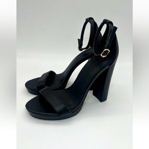 FOREVER 21 size 7 Black vegan Leather Sandal Shoes Chunky High heel block Heels